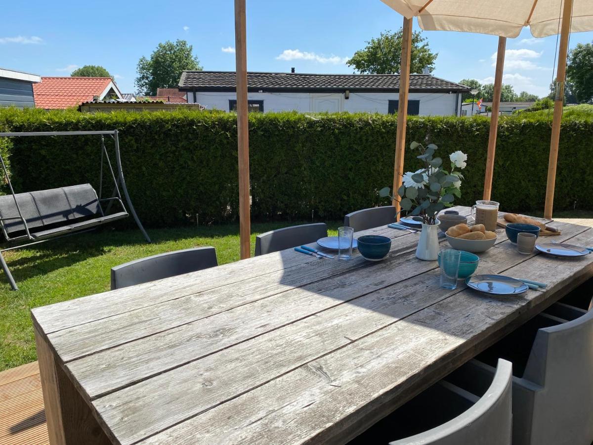 Lathum Rustig Liggend Chalet Op Recreatiepark De Rhederlaagse Meren 빌라 외부 사진